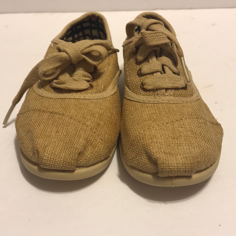 Toms - Picture 3 of 6